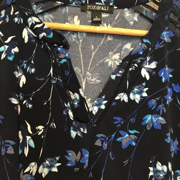 Roz & Ali Blue Flower top - Picture 4 of 5